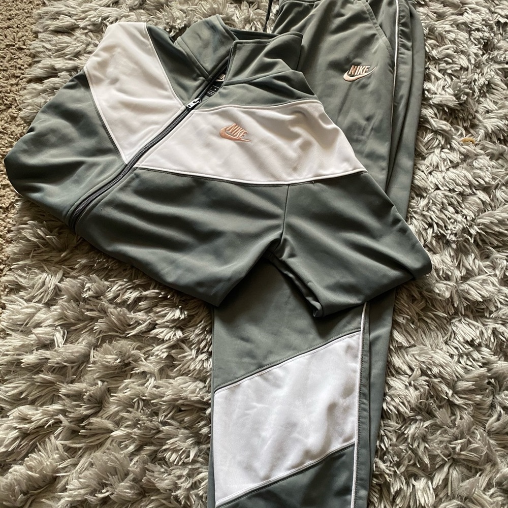 Nike Sweatsuit